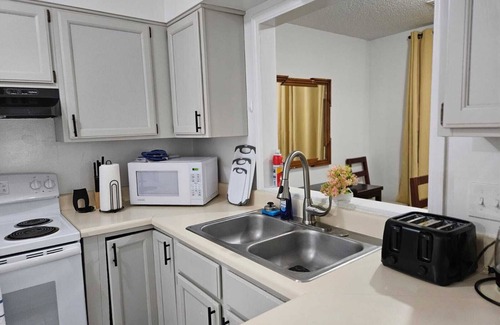 Ellendale Apartment | MONTHLY STAYS-3 Bedroom and 1 Car garage-near BARTLETT-Comfortable & Convenient.