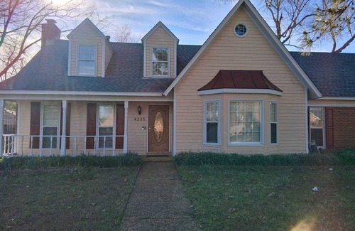 Southwind House | MONTHLY STAYS- 5 BR+ Extra Space Bed with Pool- Master Downstairs