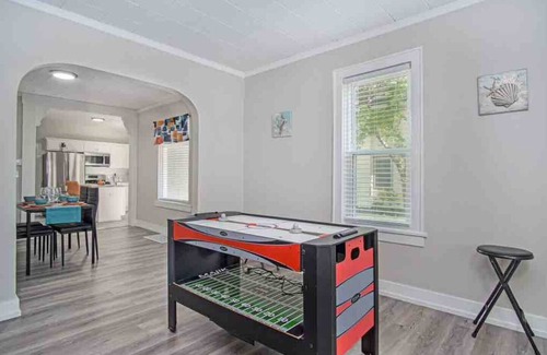 Nelson House | Monthly Stays at Brightside Bungalow: Near Downtown Muskegon