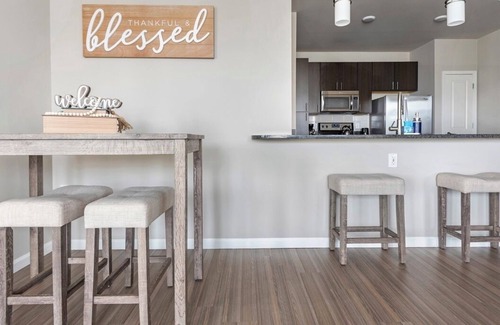 Des Peres Apartment | Monthly Stays Luxe Des Peres Suite with Complimentary Starbucks Onsite!