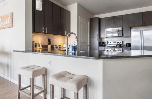 Des Peres Apartment | Monthly Stays Luxe Des Peres Suite with Complimentary Starbucks Onsite!