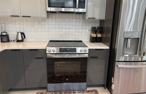 Cordova House | MONTHLY STAYS- Luxury 5 BR - Home with Lots of Space