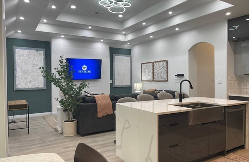 Cordova House | MONTHLY STAYS- Luxury 5 BR - Home with Lots of Space