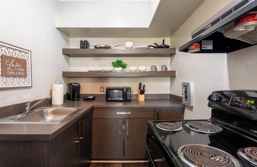 Dearborn Apartment | Monthly Stays Quiet & Fully Equipped