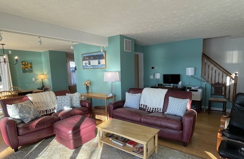Gregory House | Monthly Summer Rental Lakefront Home Near Ann Arbor/Chelsea/Dexter & Rec Trail