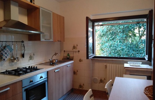 Capanne-Prato-Cinquale House | Montignoso: House with garden