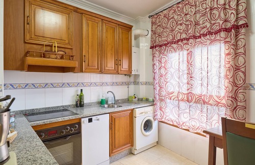 Montilla Apartment | "Montilla Turismo Vacacional Ttluga" Family-Friendly Apartment with Balcony & Wi-Fi