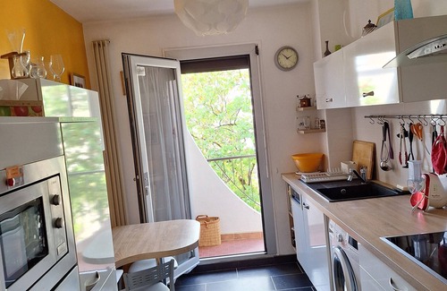 Les Beaux-Arts Apartment | Montpellier quiet with large pool.
