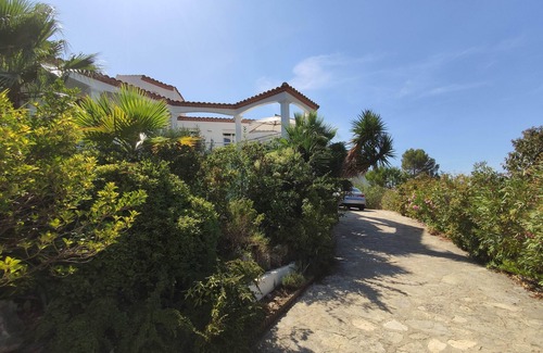 Juvignac Villa | Montpellier, Villa for 6 guests, 1000m2 land, pool 8x5m, palm trees, golf-view