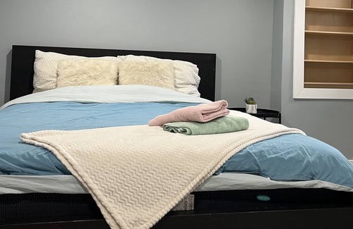 Villeray—Saint-Michel—Parc-Extension Apartment | Montreal ! Cosy Basement, 20 min Dtown