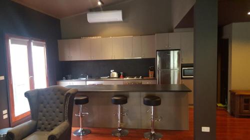 Montrose House | Montrose Barn House- Entire Home