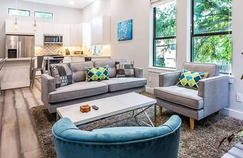 Hyde Park House | Montrose Guesthouse Suites