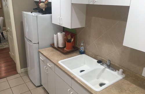 Neartown Condo | Montrose Hist Dist - Cozy 2 BRs apt