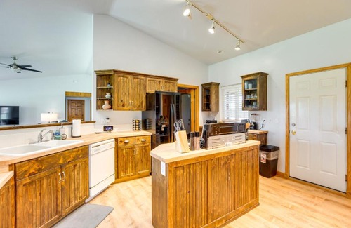 Vernal House | Montrose Retreat with Stunning Mountain Views!