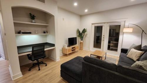 Montrose Apartment | Montrose Spring - Stylish 1 BR in Houston