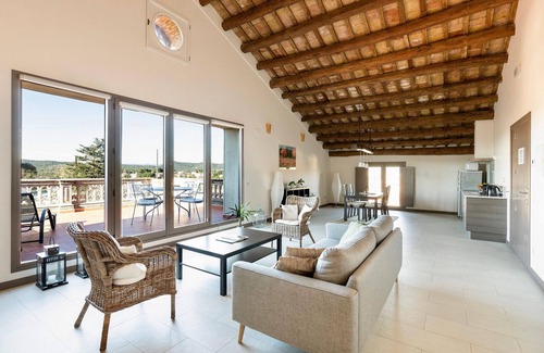 La Torre de Claramunt Apartment | Montserrat apartment with terrace and pool