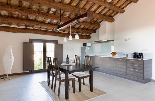 La Torre de Claramunt Apartment | Montserrat apartment with terrace and pool