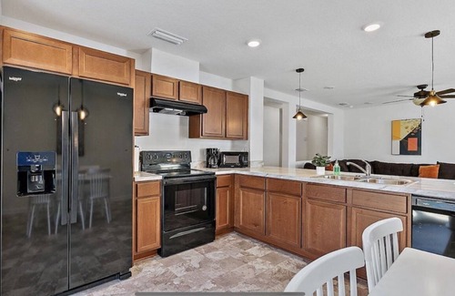 Biscayne House | *Montward preserve way retreat* WiFi Near,Airport & Zoo