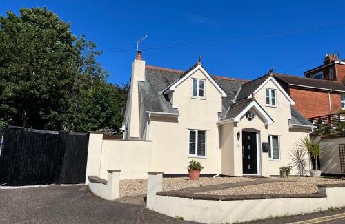 Exmouth House | Monty Cottage, Exmouth Coastal Boutique House