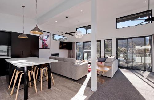Lake Crackenback Ski Chalet | Monument Chalet in Crakenback Resort