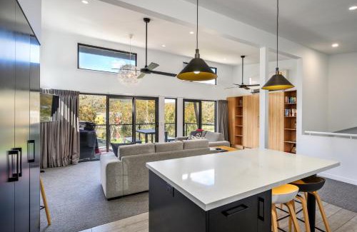 Lake Crackenback Ski Chalet | Monument Chalet in Crakenback Resort