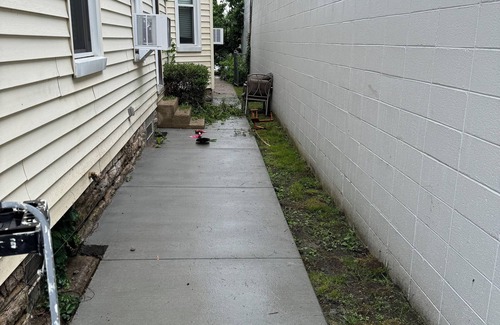 Lindenwald Apartment | Monument House, Near Spooky Nook , Heart of Hamilton,Oh private parking , Slps 8