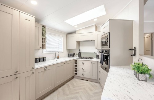 Woodhall Spa Ski Chalet | Monument Lakeside Lodge Pet Friendly