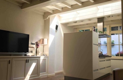 Utrecht City Center House | Monumental House with Sunny Roof Terrace and Breakfast