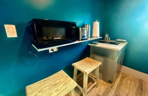 Victoria Park Apartment | Moody Stoody-O Near Las Olas Beach & Holiday Park