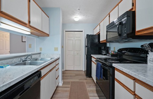 Westover Condo | Moodyjoy Condo - Close to Shopping & Dining