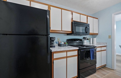 Westover Condo | Moodyjoy Condo - Close to Shopping & Dining