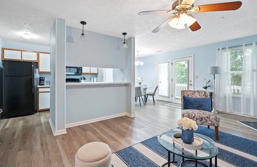 Westover Condo | Moodyjoy Condo - Close to Shopping & Dining