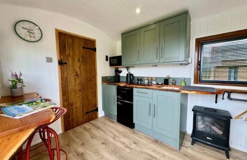 Blaisdon House | Mooffitch Riverview Hut