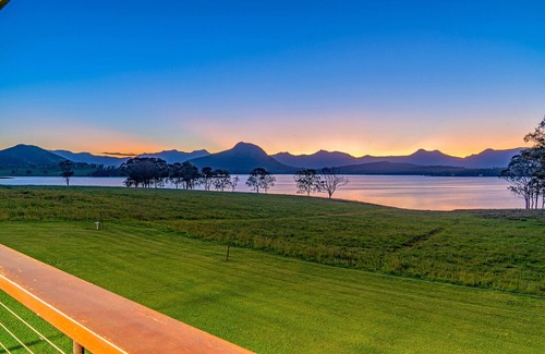 Moogerah House | Moogerah Lake House #6 Cottage