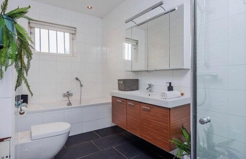 Municipality of Olst-Wijhe Bed & Breakfast | Mooie kamer uitzicht op de ijssel/ Nice room with beautiful view of the Ijssel river