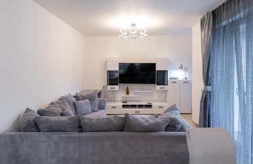 Prague 3 Apartment | MOON apt,2min TRAM station,PARKING