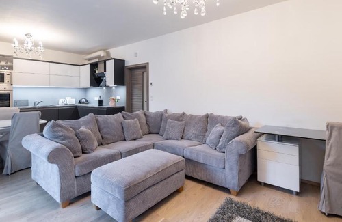 Prague 3 Apartment | MOON apt,2min TRAM station,PARKING