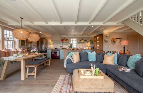 Tenterden House | Moon Cottage - Three Bedroom House, Sleeps 8