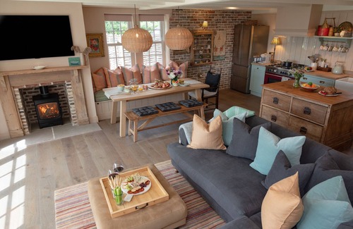 Tenterden House | Moon Cottage - Three Bedroom House, Sleeps 8