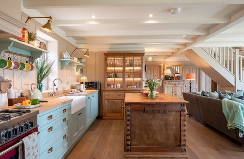 Tenterden House | Moon Cottage - Three Bedroom House, Sleeps 8