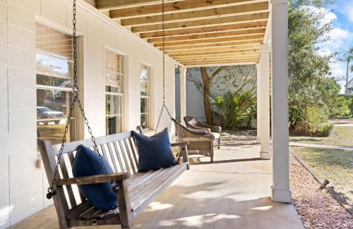 East Beach House | Moon Cottage - 4222 Twelfth St