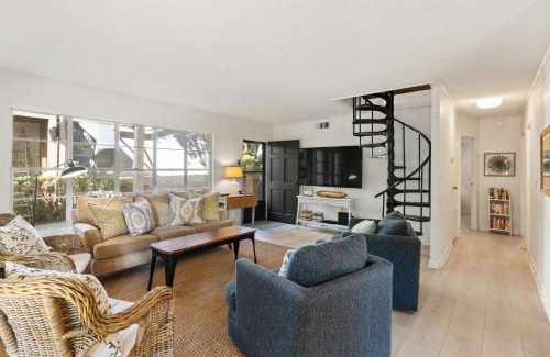East Beach House | Moon Cottage - 4222 Twelfth St