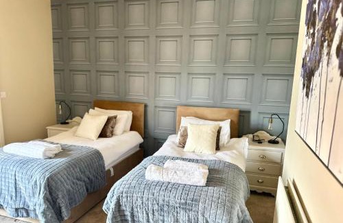 Crewe House | Moon House Crewe