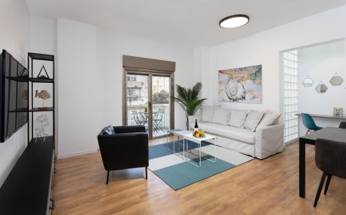 Tel Aviv Apartment | Moon Light by HolyGuest