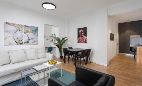 Tel Aviv Apartment | Moon Light by HolyGuest