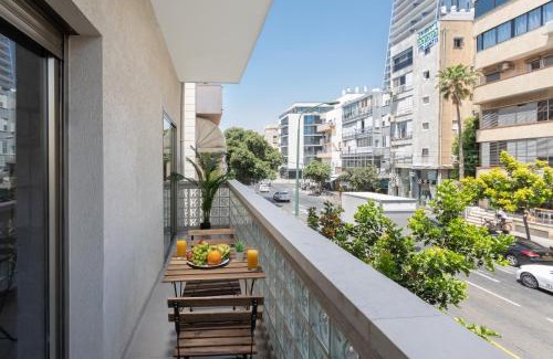 Tel Aviv Apartment | Moon Light by HolyGuest