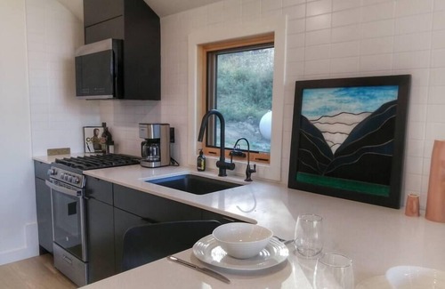 East Kootenay Cabin | Moon Lookout, Tiny Home Mountain Escape on Acreage