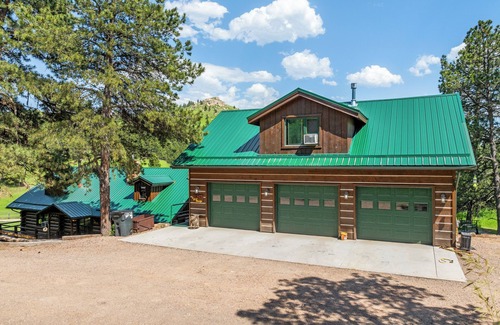 Deadwood Apartment | Moon Mountain loft in charming Deadwood