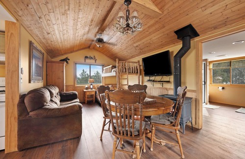 Deadwood Apartment | Moon Mountain loft in charming Deadwood