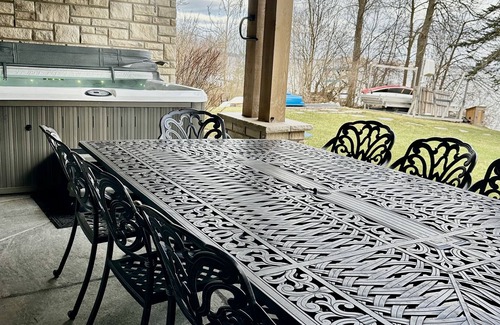 Orillia Cottage | Moon Point Simcoe Lakefront Cottage